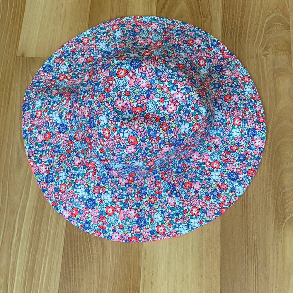 - Kids Reversible flower and orange inside Sun hat